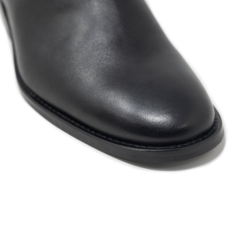 Walk London Hoxton Cuban Heeled Chelsea Boot in black leather, close-up toe with white background